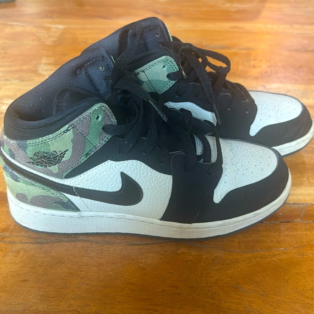 Air Jordan 1 mid camo 5.5Y